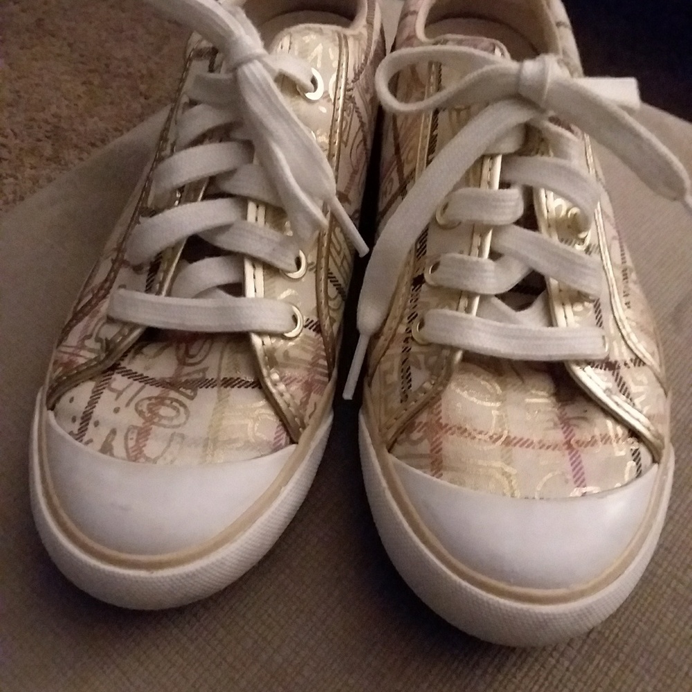 Women's shoes